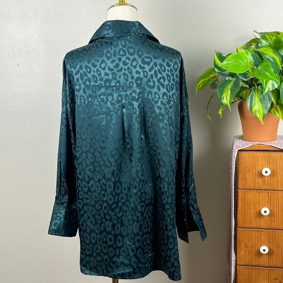 Glam Dark Green Leopard Print LS V-Neck Blouse Oversize Small New with Tags - Picture 3 of 9